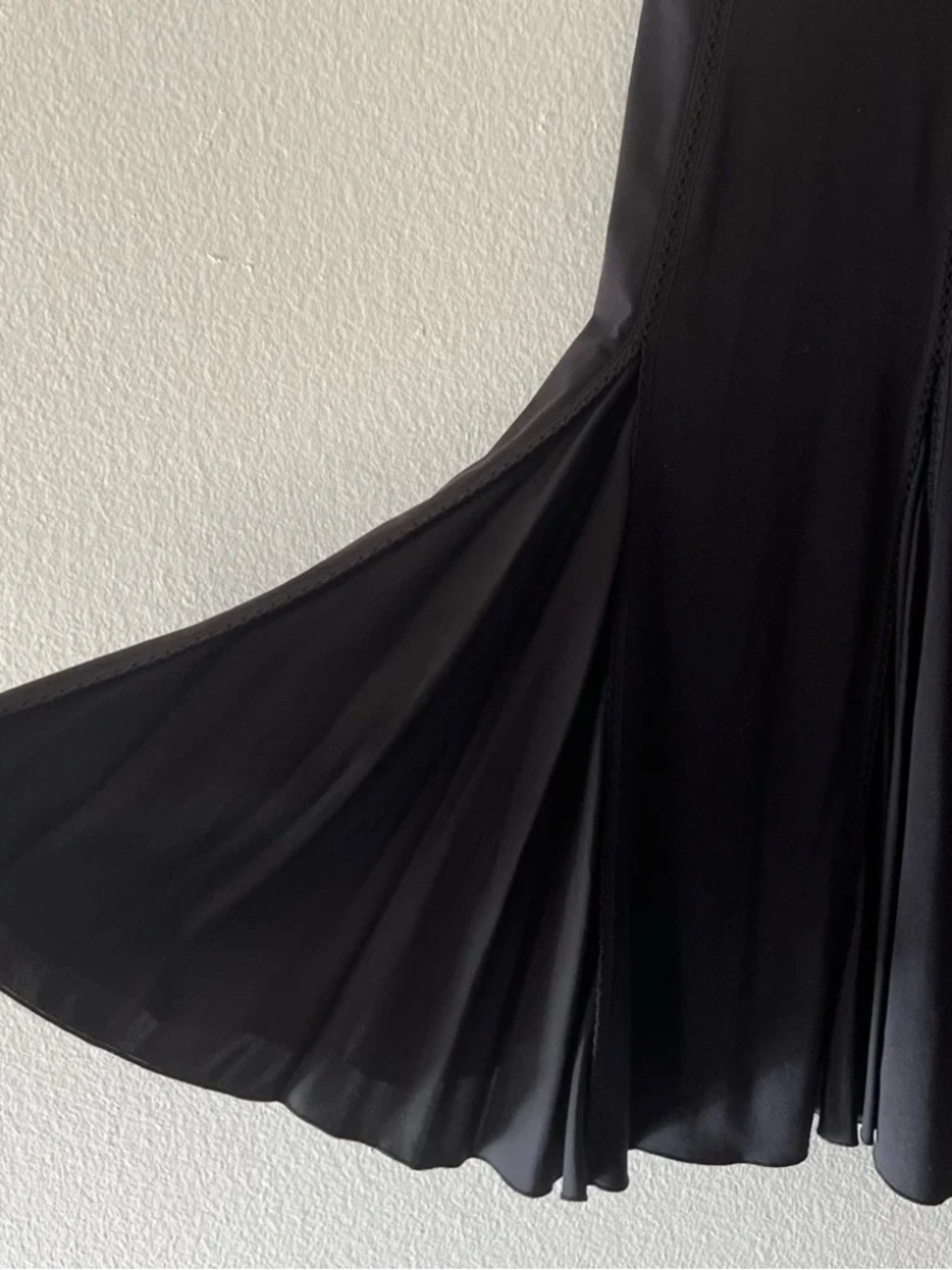 Black Susana Monaco Flared Hem V-Neck Dress, size Medium - Picture 4 of 5